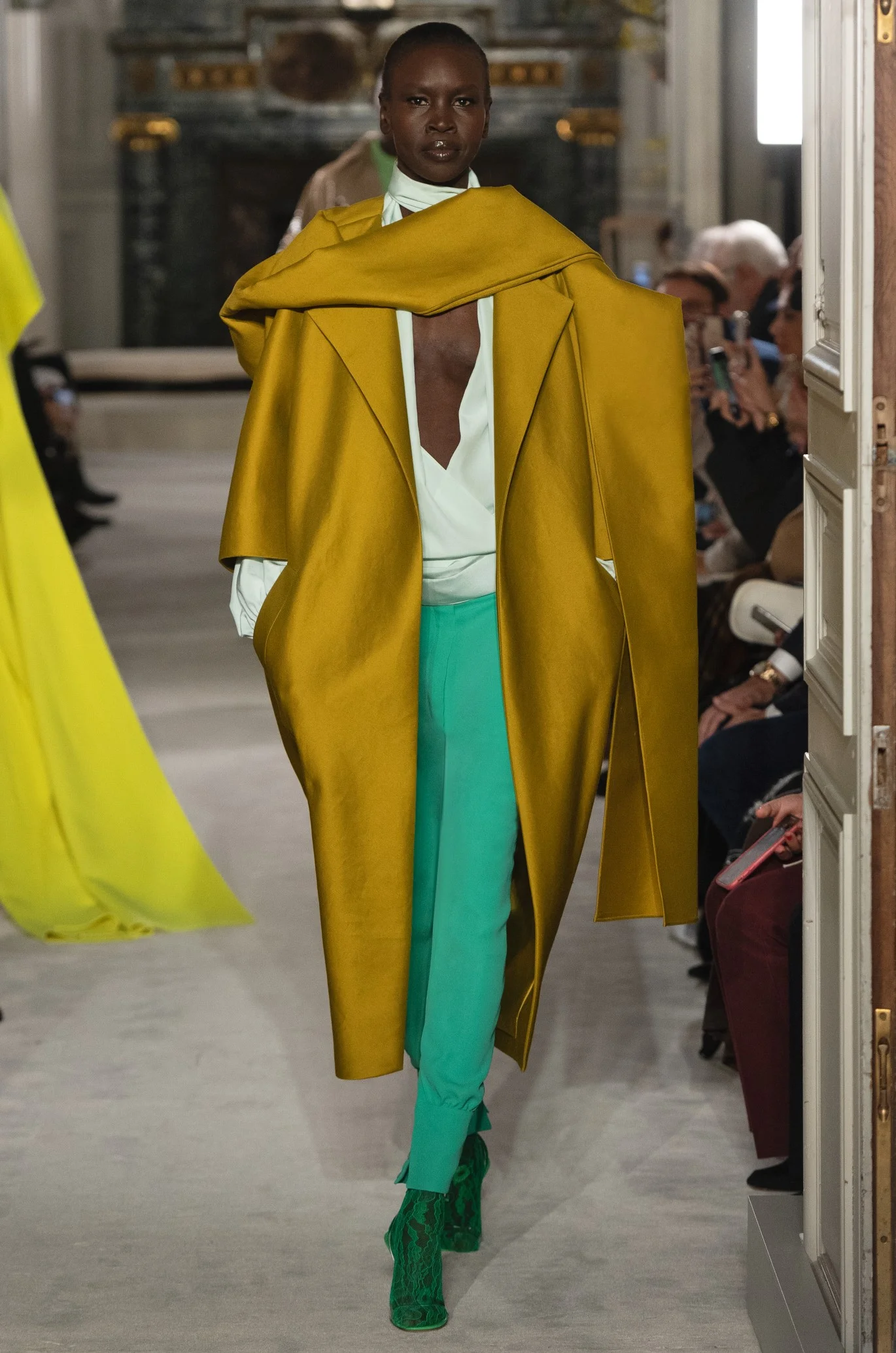 Spring 2019 Haute Couture: Valentino's Flowers (photos